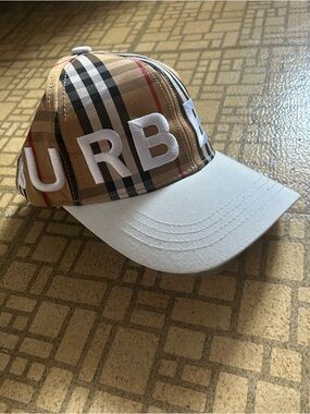 Burberry white lid embroidered hat